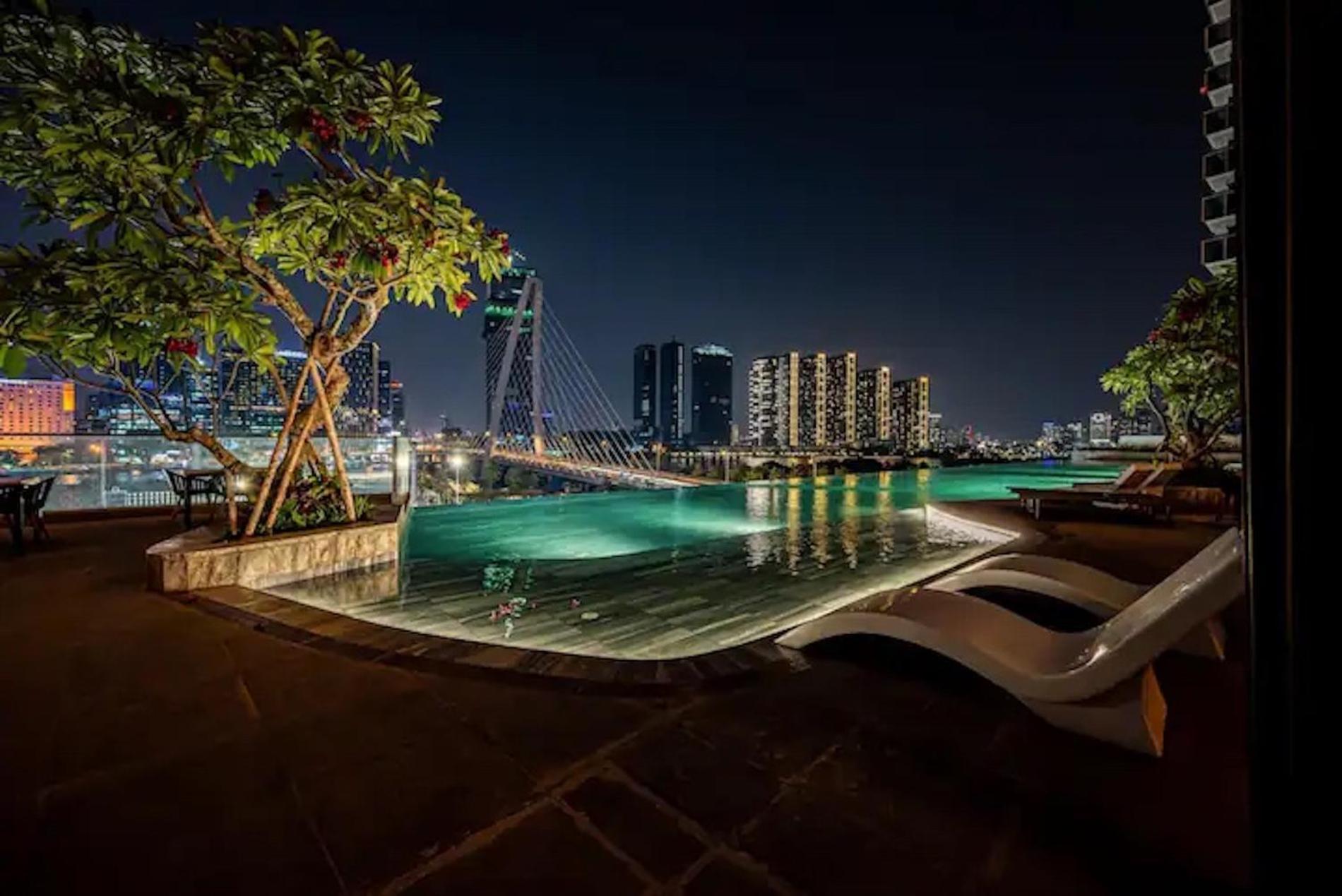 The Opera Apartment Cental Saigon Free Pool-Gym-Sauna Room- Golf Mini Ho Chi Minh City Exterior photo