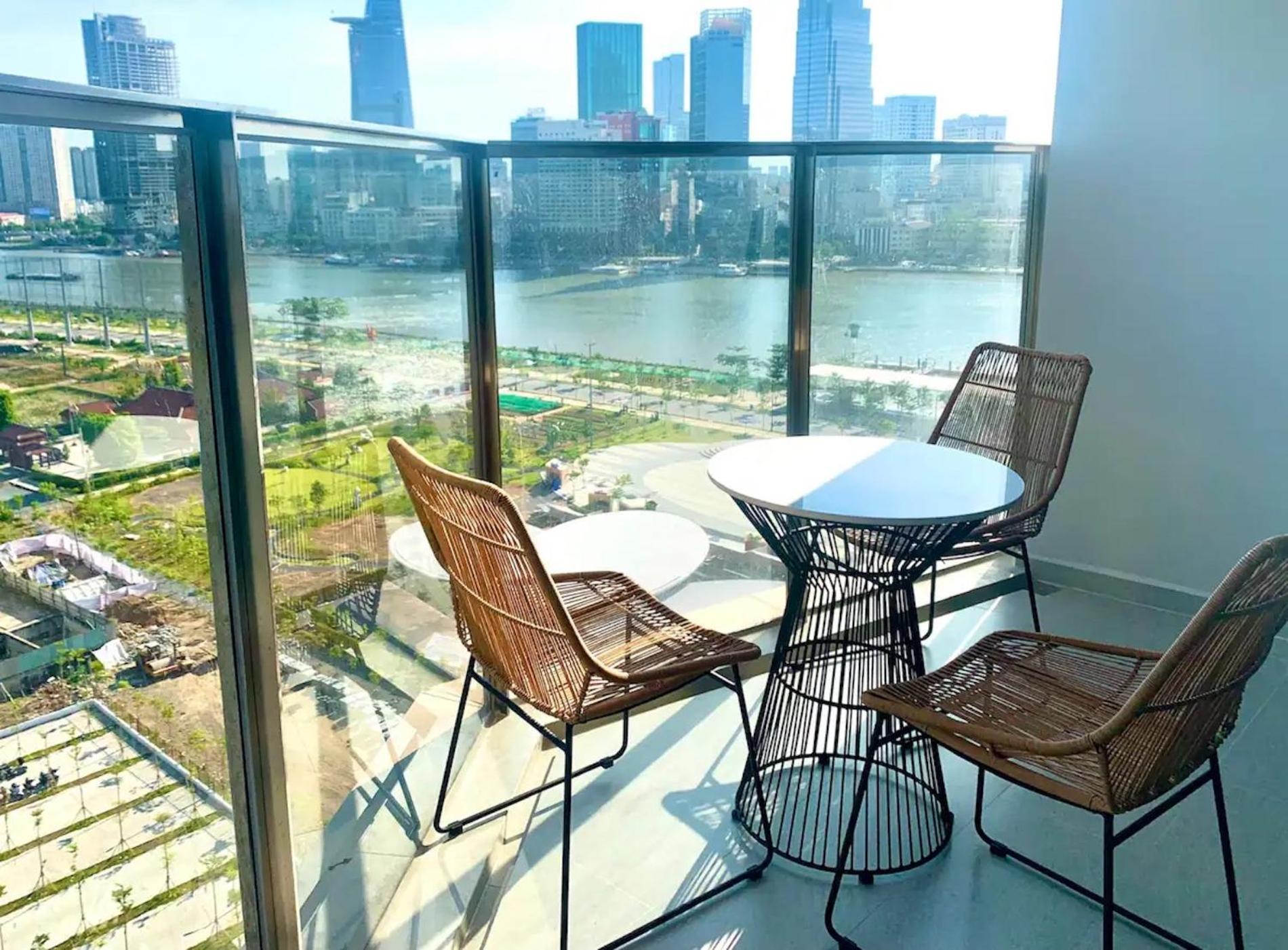 The Opera Apartment Cental Saigon Free Pool-Gym-Sauna Room- Golf Mini Ho Chi Minh City Exterior photo