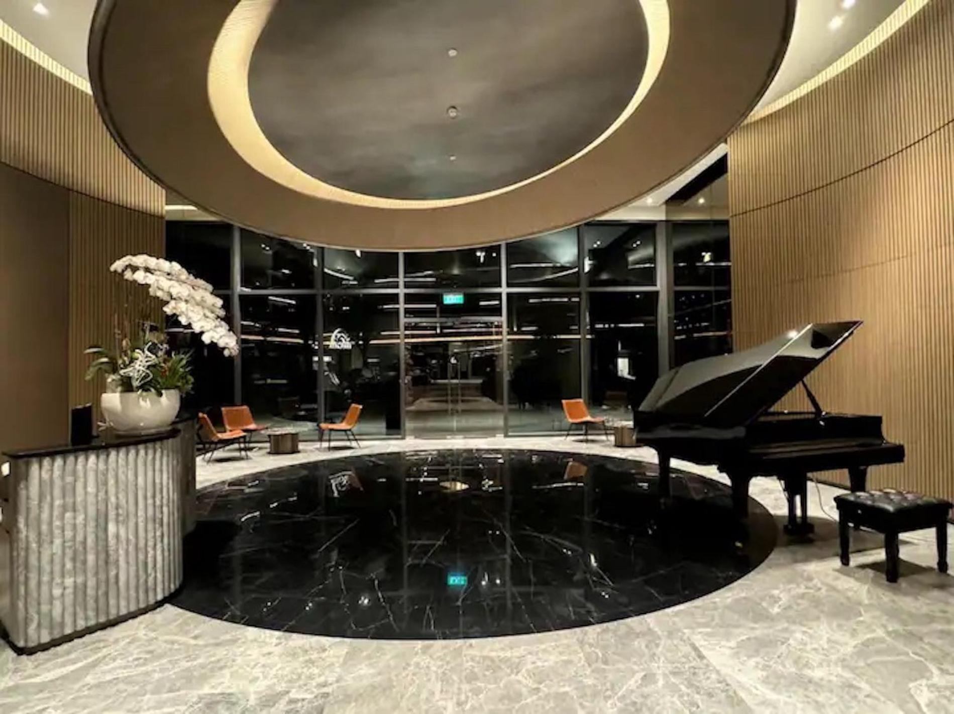 The Opera Apartment Cental Saigon Free Pool-Gym-Sauna Room- Golf Mini Ho Chi Minh City Exterior photo