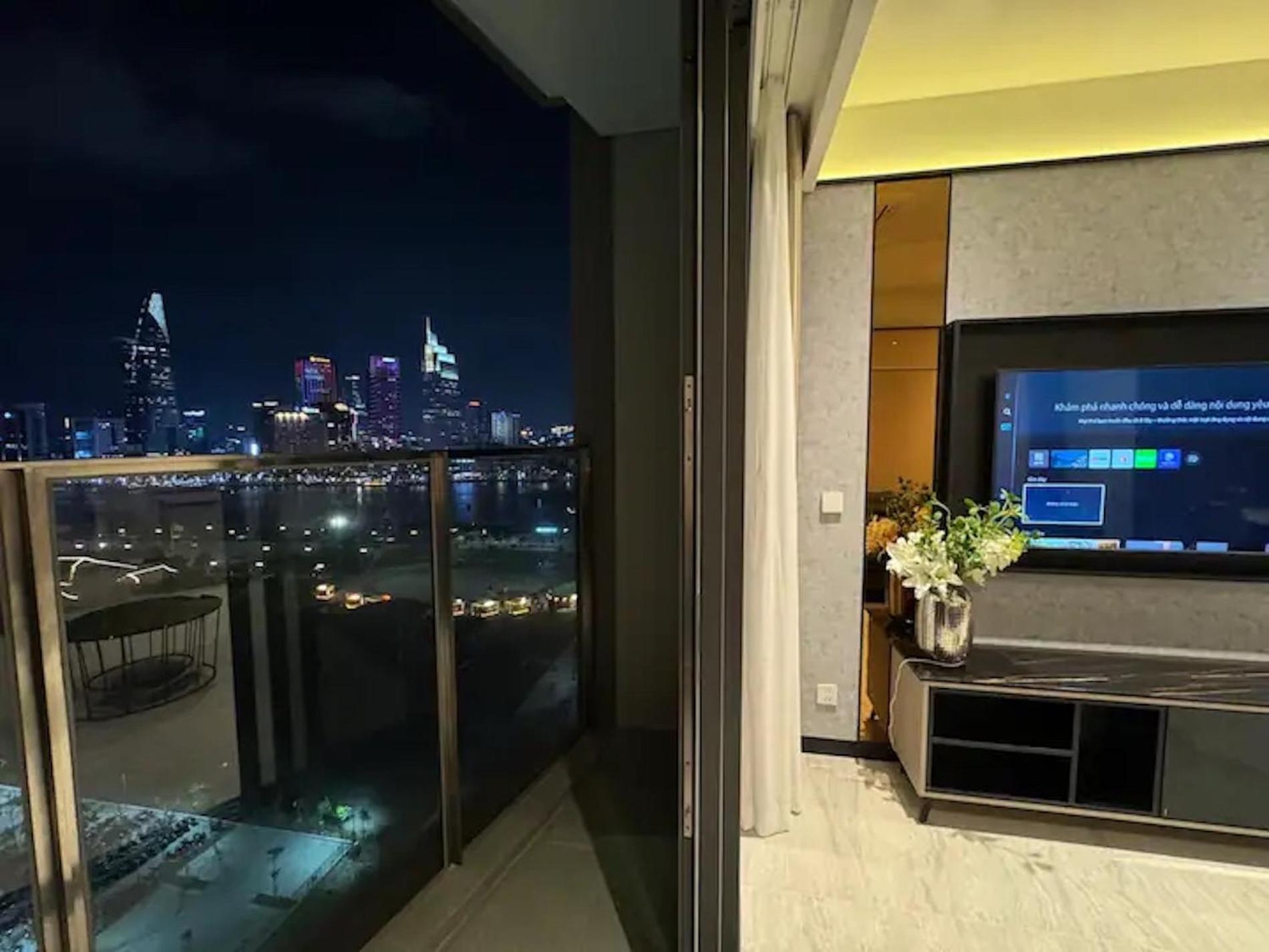 The Opera Apartment Cental Saigon Free Pool-Gym-Sauna Room- Golf Mini Ho Chi Minh City Exterior photo