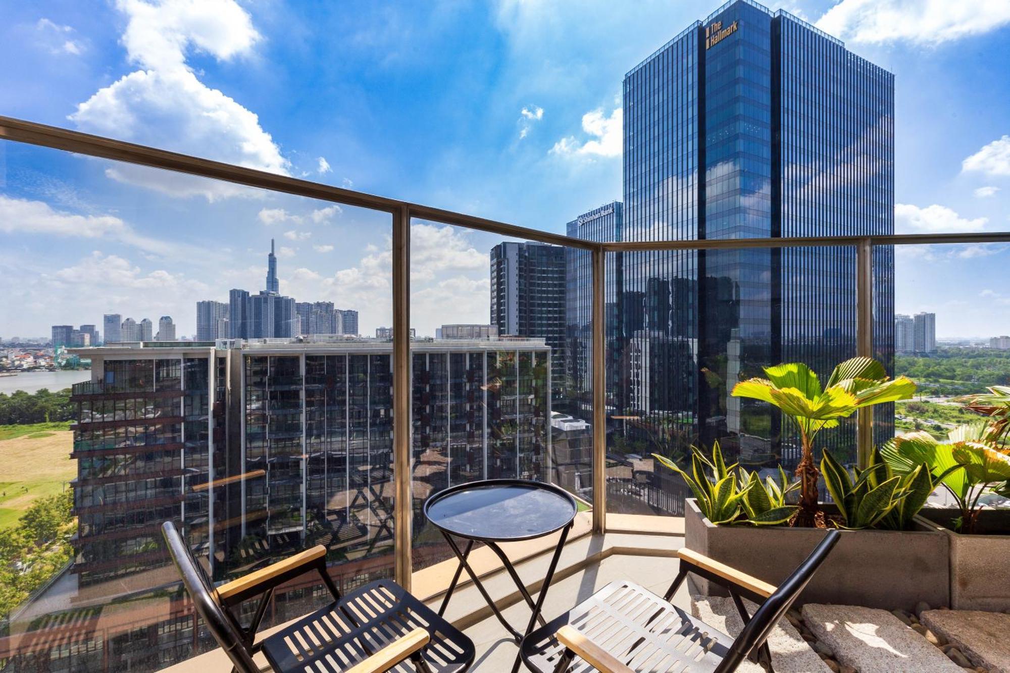 The Opera Apartment Cental Saigon Free Pool-Gym-Sauna Room- Golf Mini Ho Chi Minh City Exterior photo